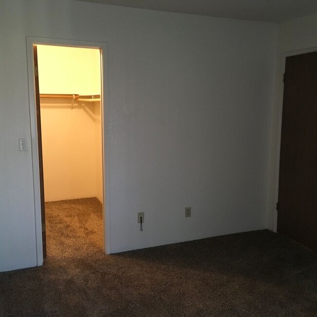 Building Photo - SUPER CUTE UNIT- BRAND NEW CARPET AND PAIN...