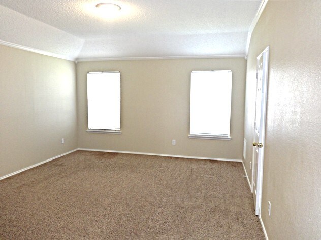 Building Photo - 3207 Athens Dr