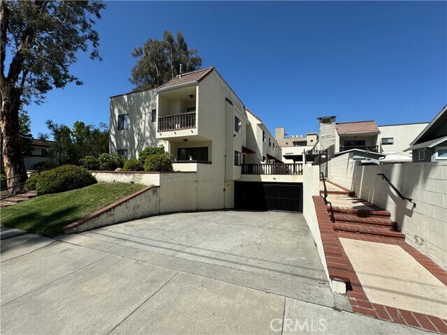 Building Photo - 987 E Del Mar Blvd