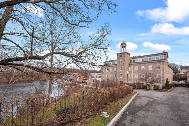 Building Photo - 7 S Stone Mill Dr