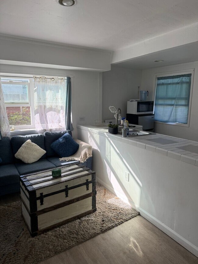 Building Photo - 731-33 Beryl St