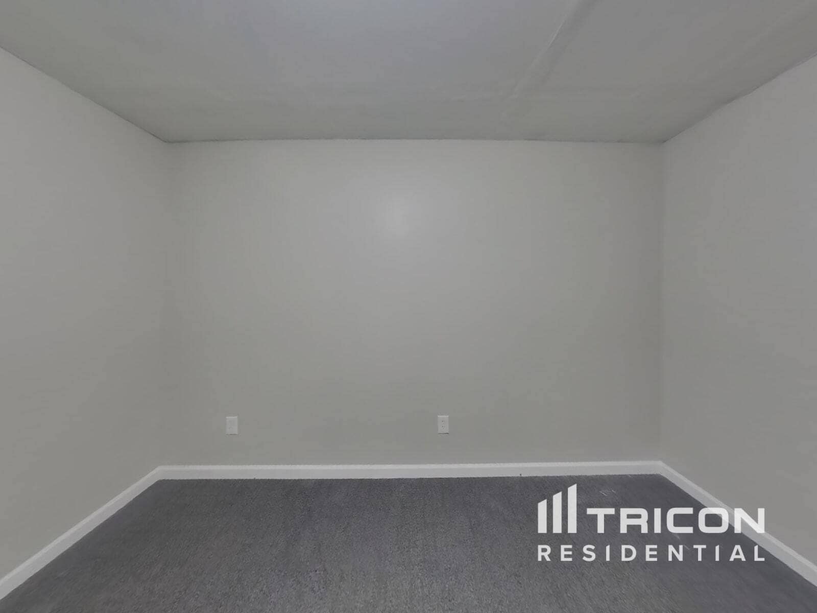 Building Photo - 1440 Twin Manor Dr