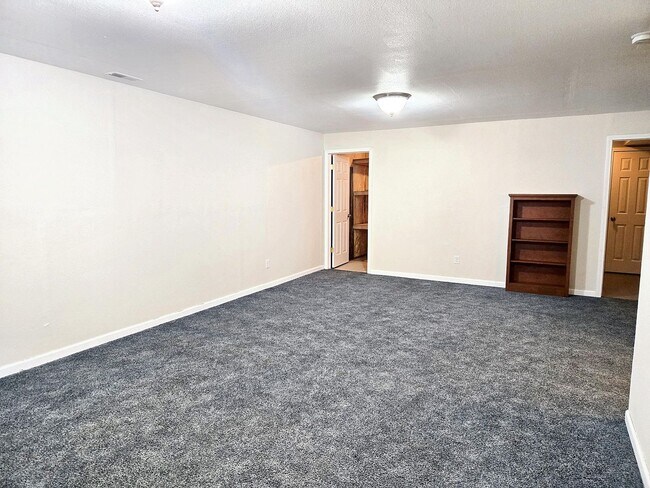 Building Photo - 5358 Woodrush Ave