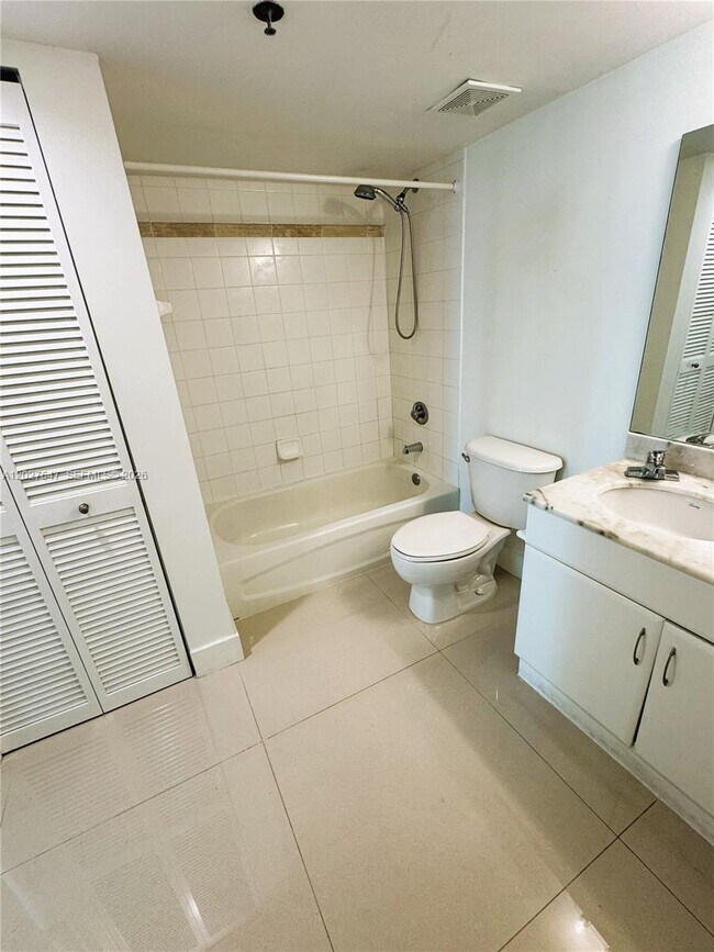 Building Photo - 1200 Brickell Bay Dr