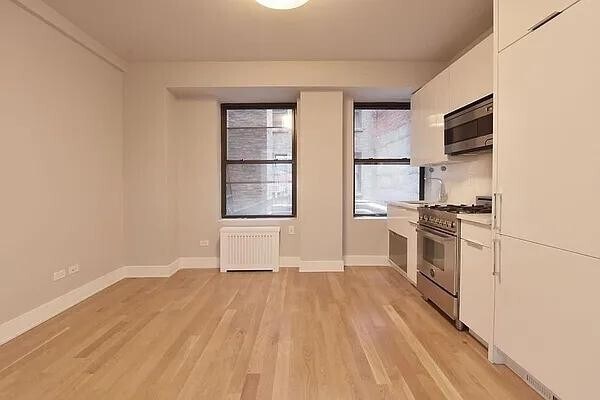 Building Photo - 308 W 30th St