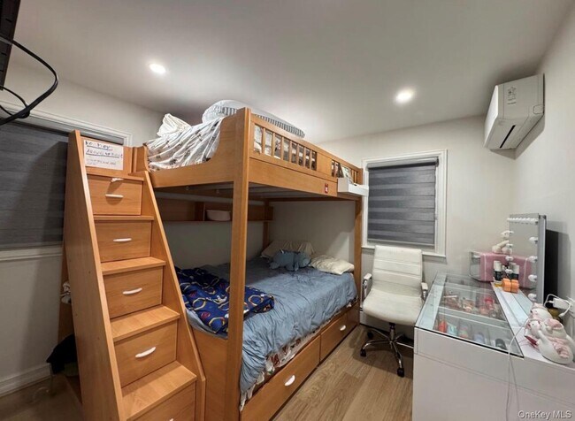 Building Photo - 14 Fremont St