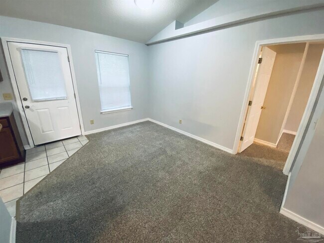 Building Photo - 1000 Sable Dr