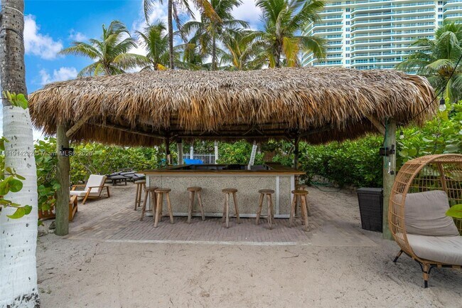 Building Photo - 5101 Collins Ave