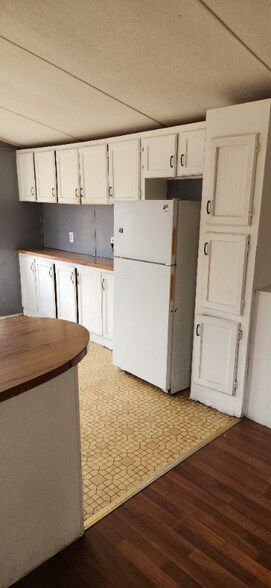 Building Photo - 27511 US-31