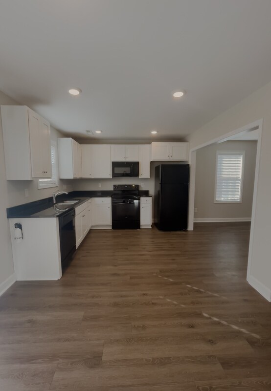 Building Photo - 723 Pine St