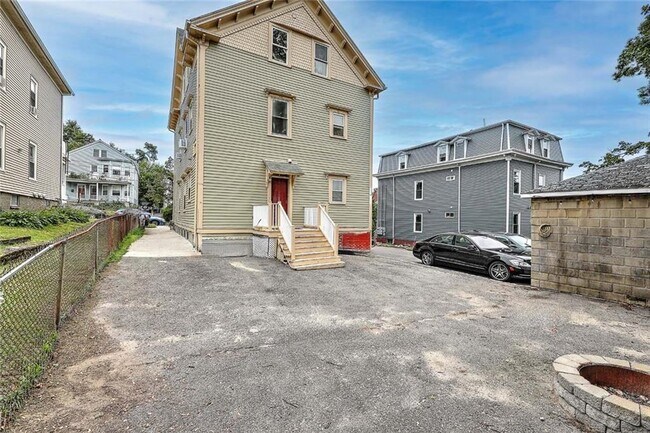 Building Photo - 16 Duncan Ave