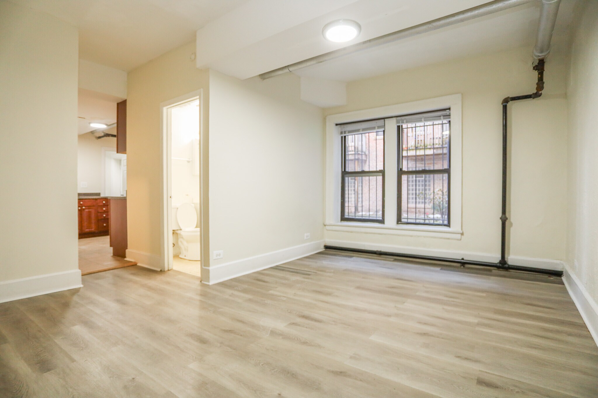 Building Photo - 7445 N Greenview Ave