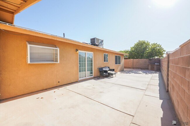 Building Photo - 2146 S 47th Ave