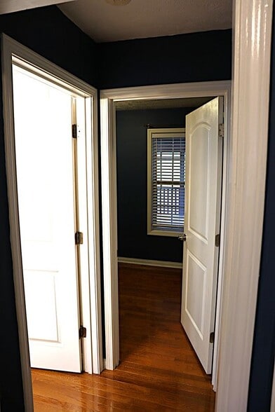 Building Photo - 3900 Bronson Ln