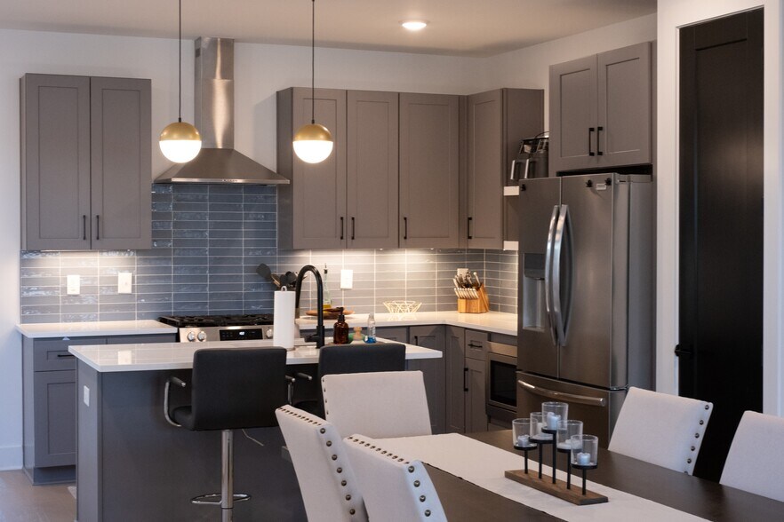 Building Photo - 2010 14th Ave N