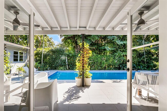 Building Photo - 1010 Placetas Ave