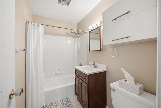 Building Photo - 72 Barrett St