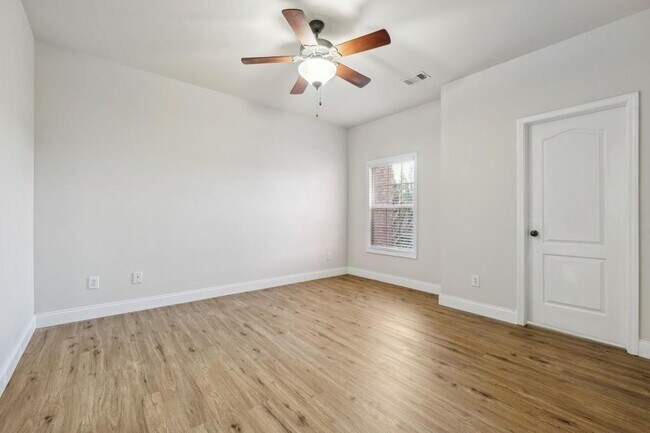 Building Photo - 3808 Fairhill Point