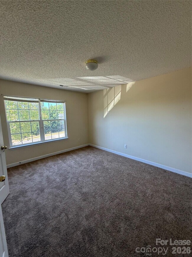 Building Photo - 3327 Buckvalley Dr