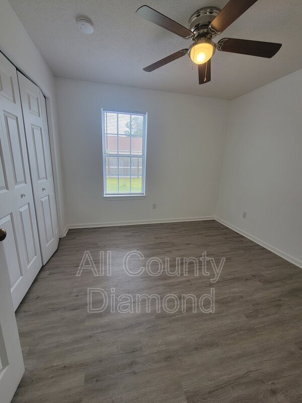 Building Photo - 1609 Vecuna Cir