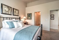 Building Photo - Fully Furnished Home. All utilities includ...