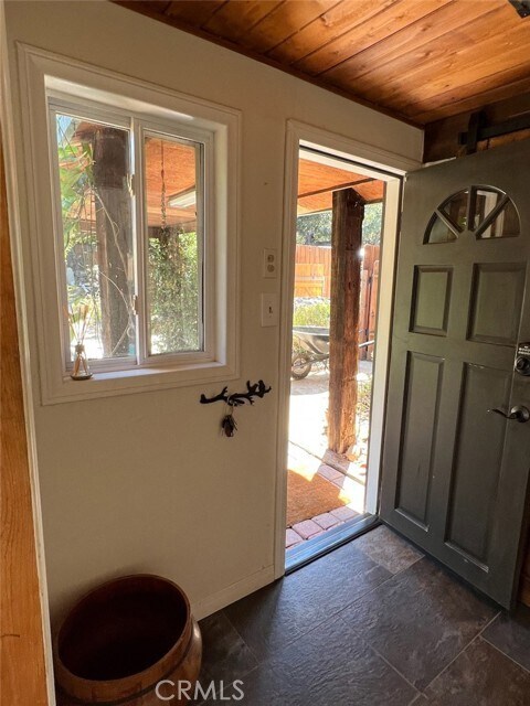 Building Photo - 456 S Skyline Dr