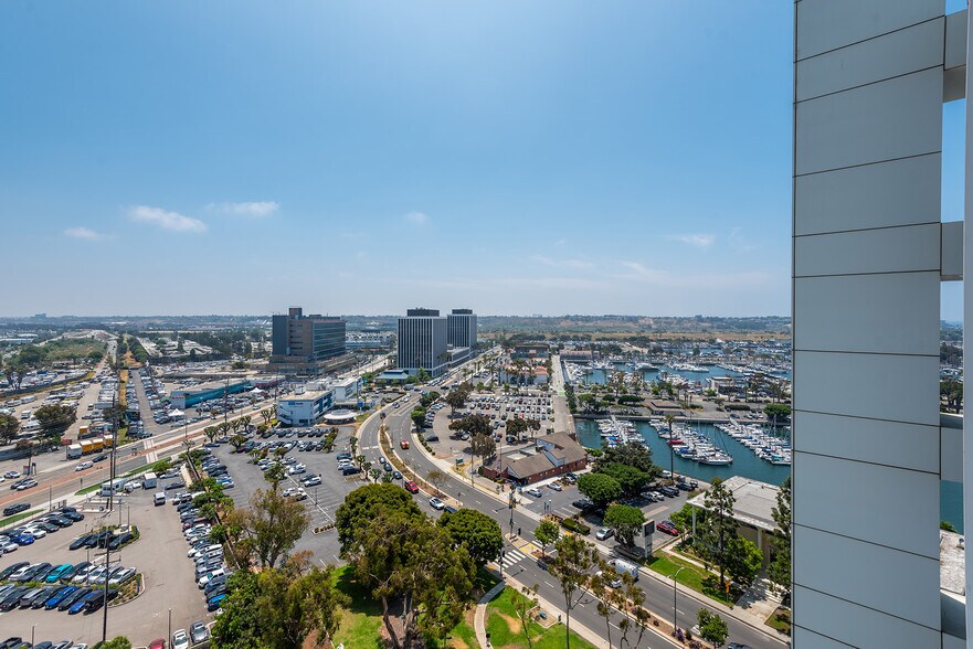 Building Photo - 13600 MARINA POINTE Dr