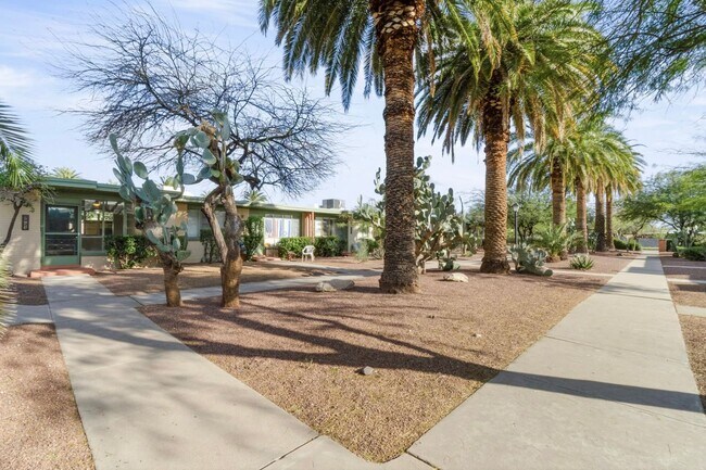 Building Photo - Charming 1-bedroom, 1-bath home in Tucsons most iconic neighborhood!