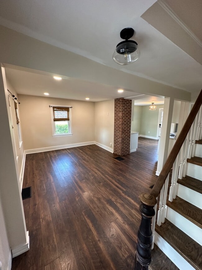 Building Photo - 161 Walnut St