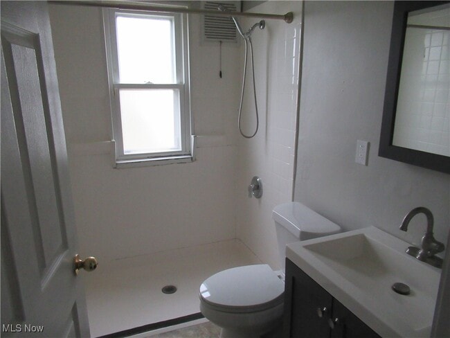 Building Photo - 18712 Parkmount Ave