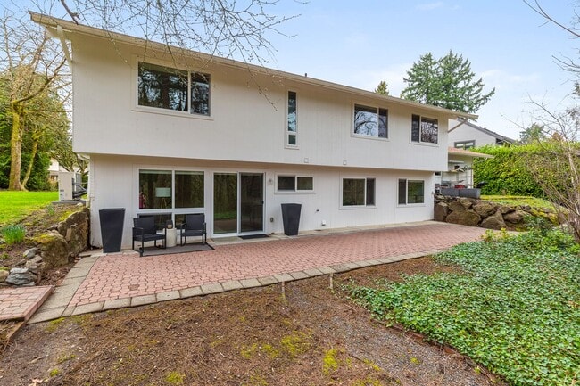 Building Photo - 4 bedroom 3 bath Mercer Island