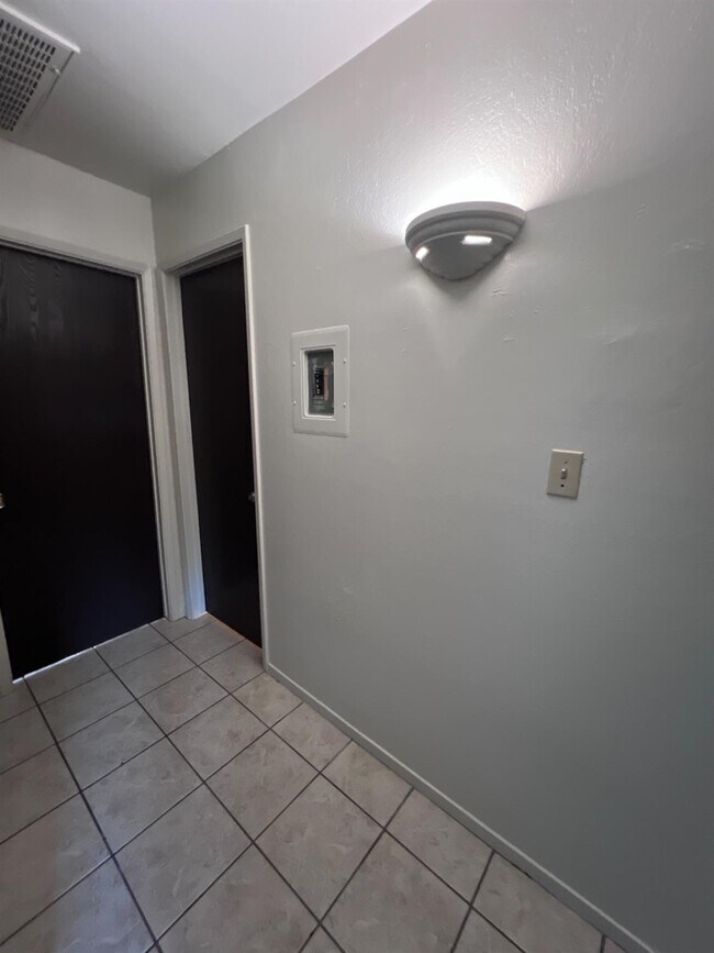 Building Photo - 481 Minnewawa Ave