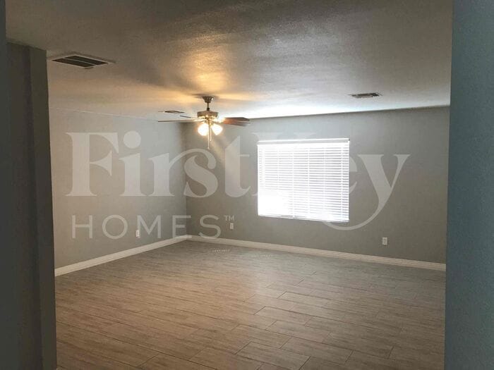 Building Photo - 4818 W Christy Dr