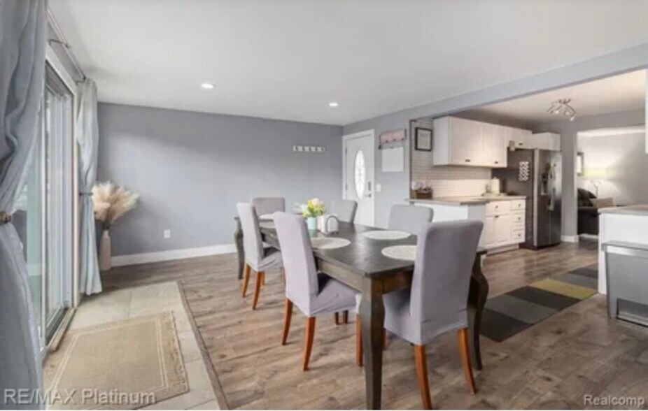 Building Photo - 206 Kissane Ave