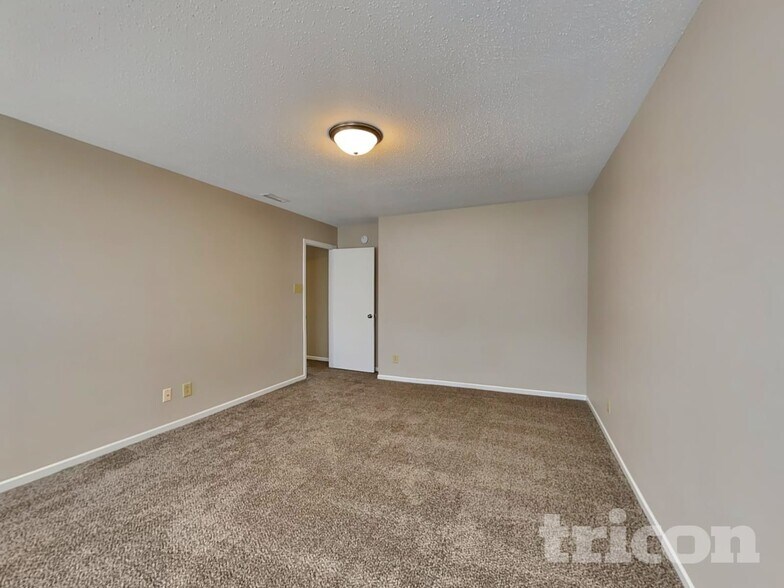 Building Photo - 10904 Firefly Ct