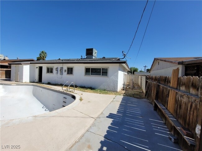 Building Photo - 3749 Ponderosa St