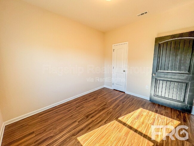 Building Photo - 202 Kenison Way