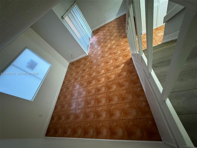 Building Photo - 6235 SW Kendale Lakes Cir