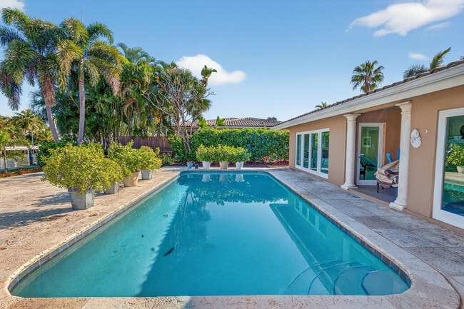 Building Photo - 2871 NE 26th Ct