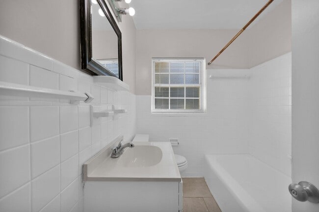 Building Photo - Stunning 3-Bedroom, 2-Bath Home in Desirable Mandarin Neighborhood!