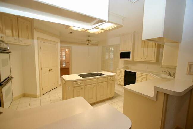 Building Photo - 6706 Prairie Dunes Dr