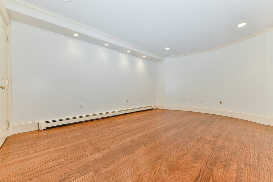 *Pictures are representative samples of the advertised unit. In some cases, the actual units you tou - 10 Willow St