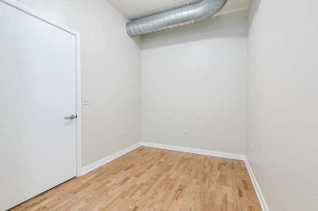 Building Photo - 660 W Wayman St