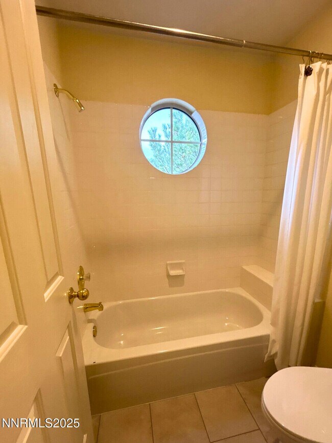 Building Photo - 6190 Carriage House Way