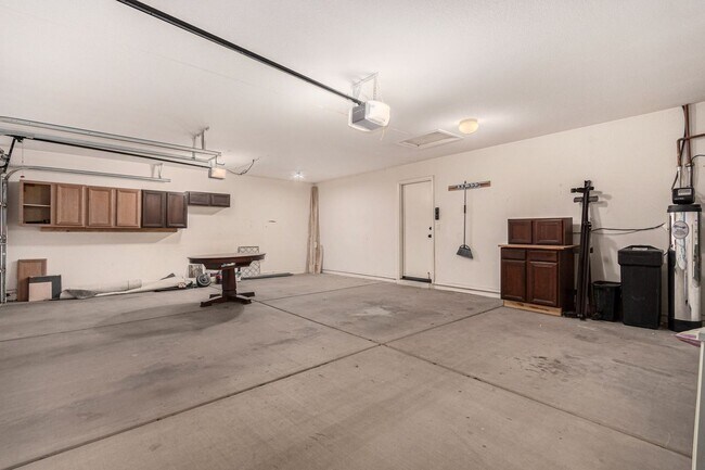 Building Photo - 3-bedroom plus bonus room with 3-car garage on large lot