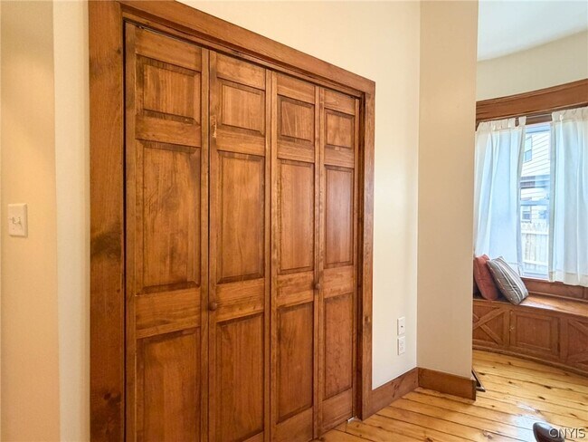 Building Photo - 1017 White Pl