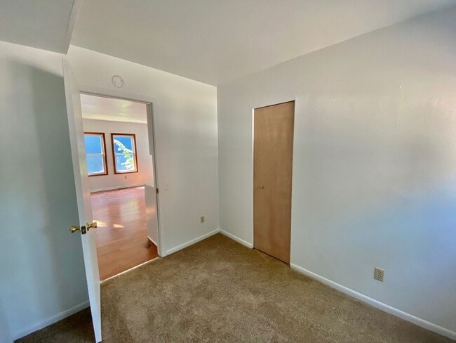 Building Photo - Four Bedroom, Two Full Bathroom - Steps to EMU's Campus