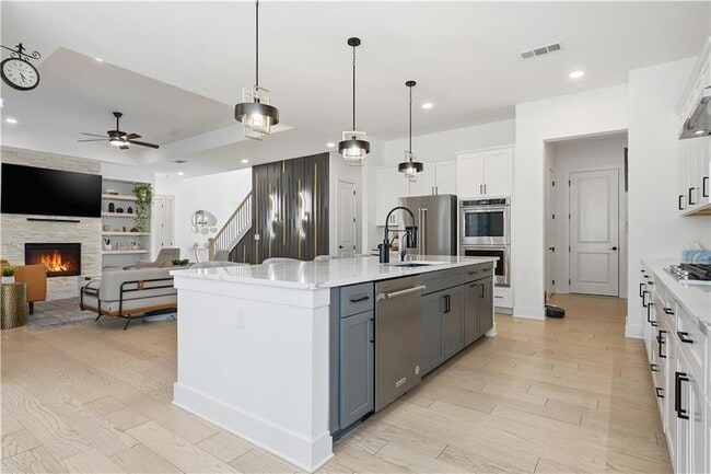 Building Photo - 415 Oakleigh Ave