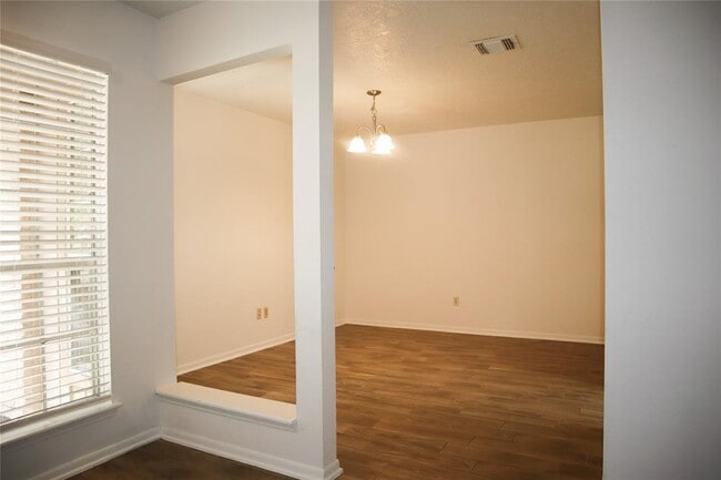 Building Photo - 915 Valley Ranch Dr