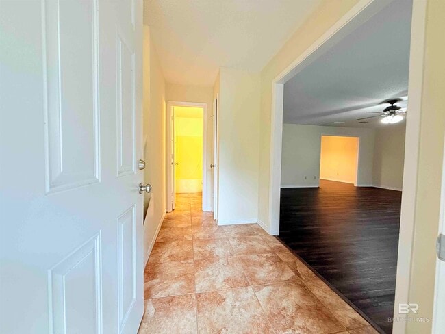 Building Photo - 233 Ridgewood Dr